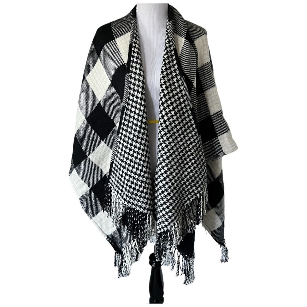 Love & Lore Black/White Cape OS